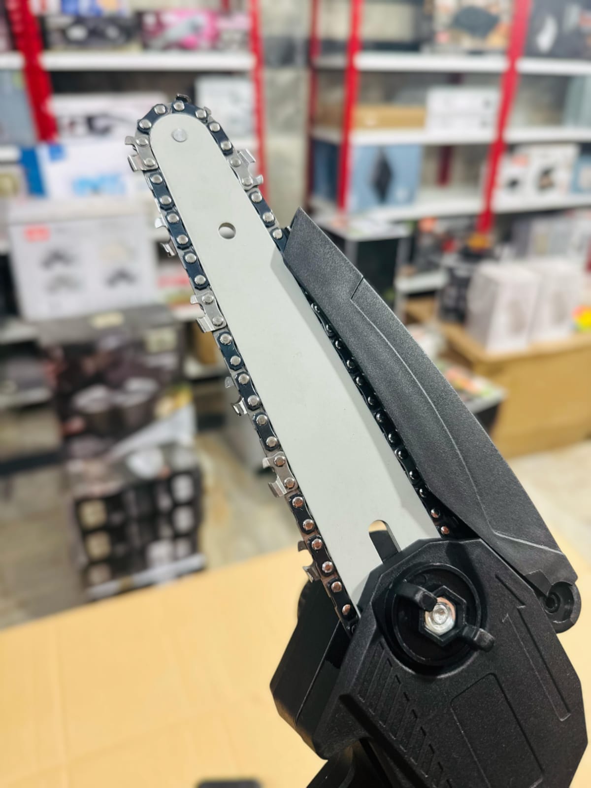 Mini motosierra eléctrica de mano recargable