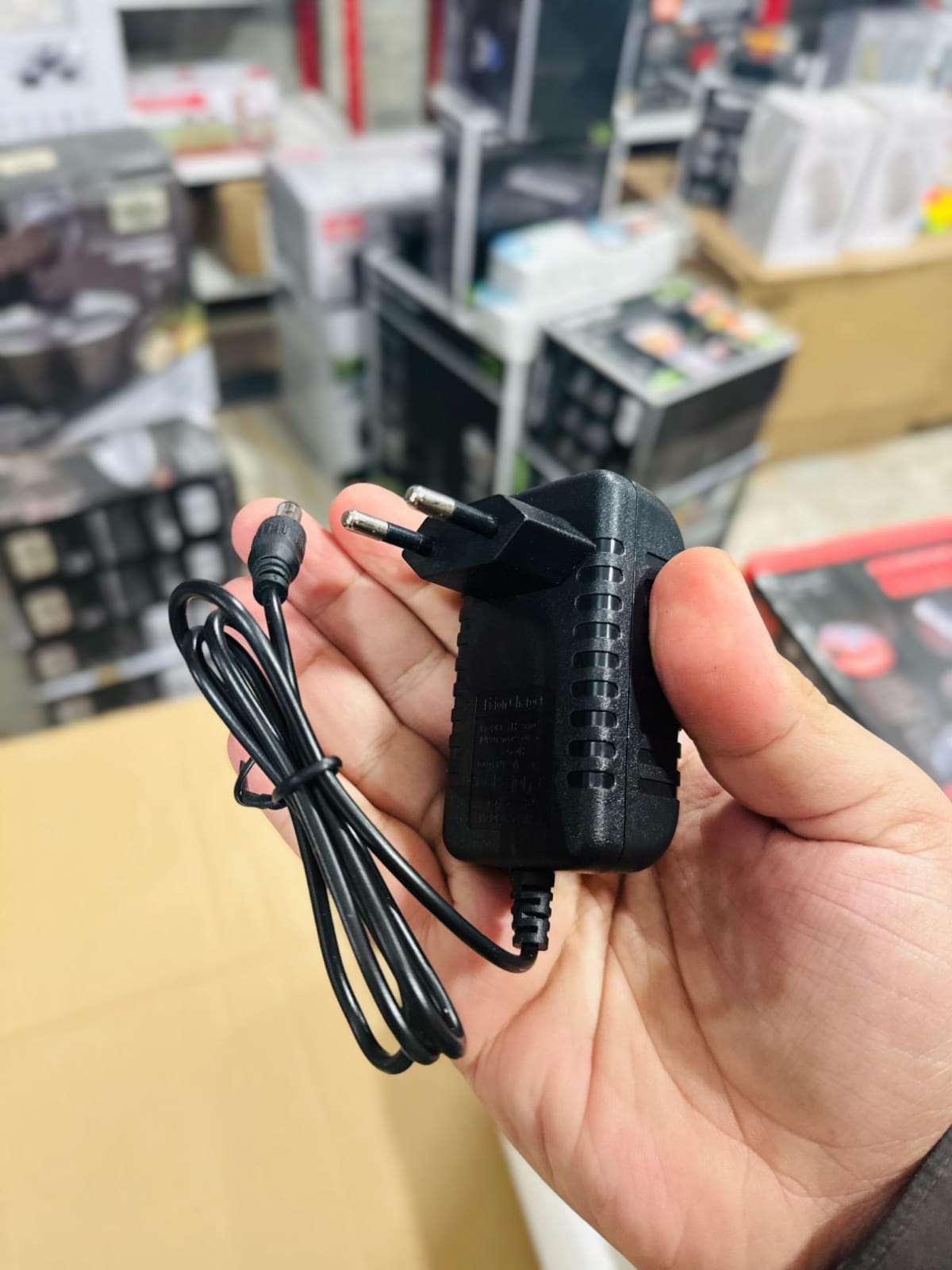 Mini motosierra eléctrica de mano recargable