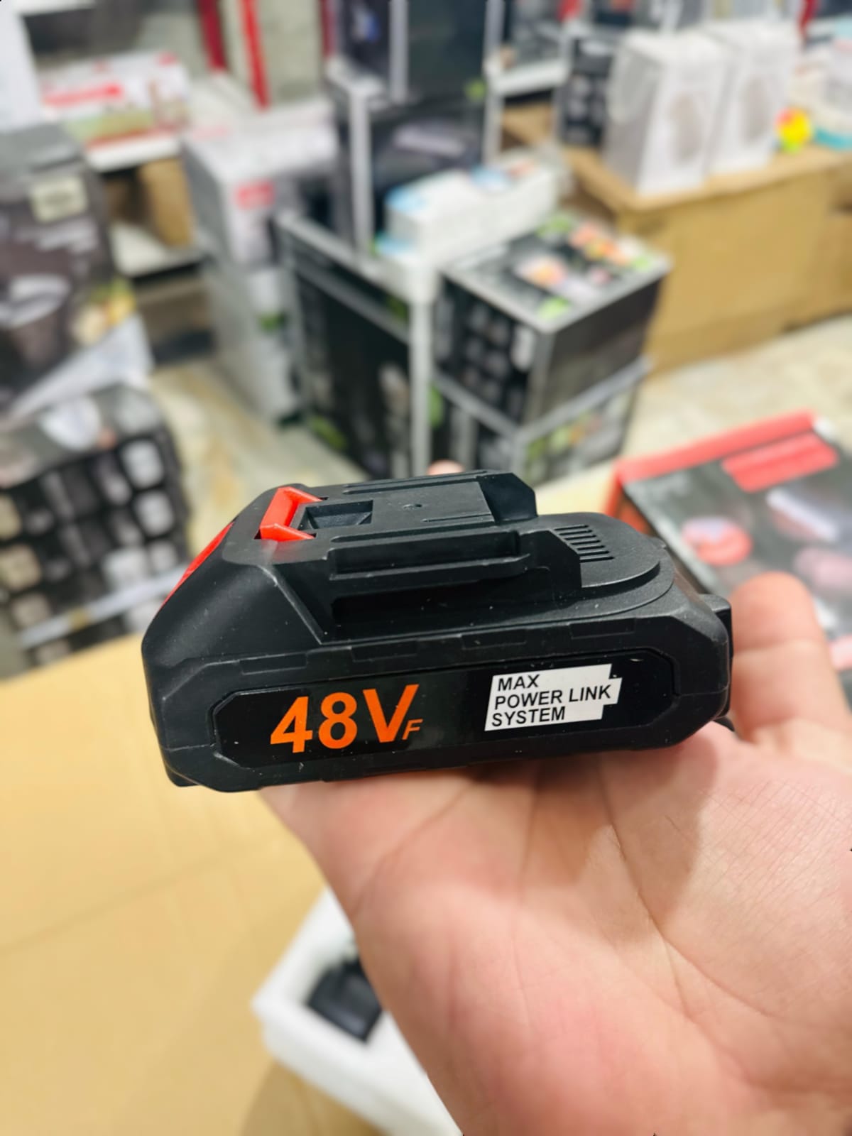 Mini motosierra eléctrica de mano recargable