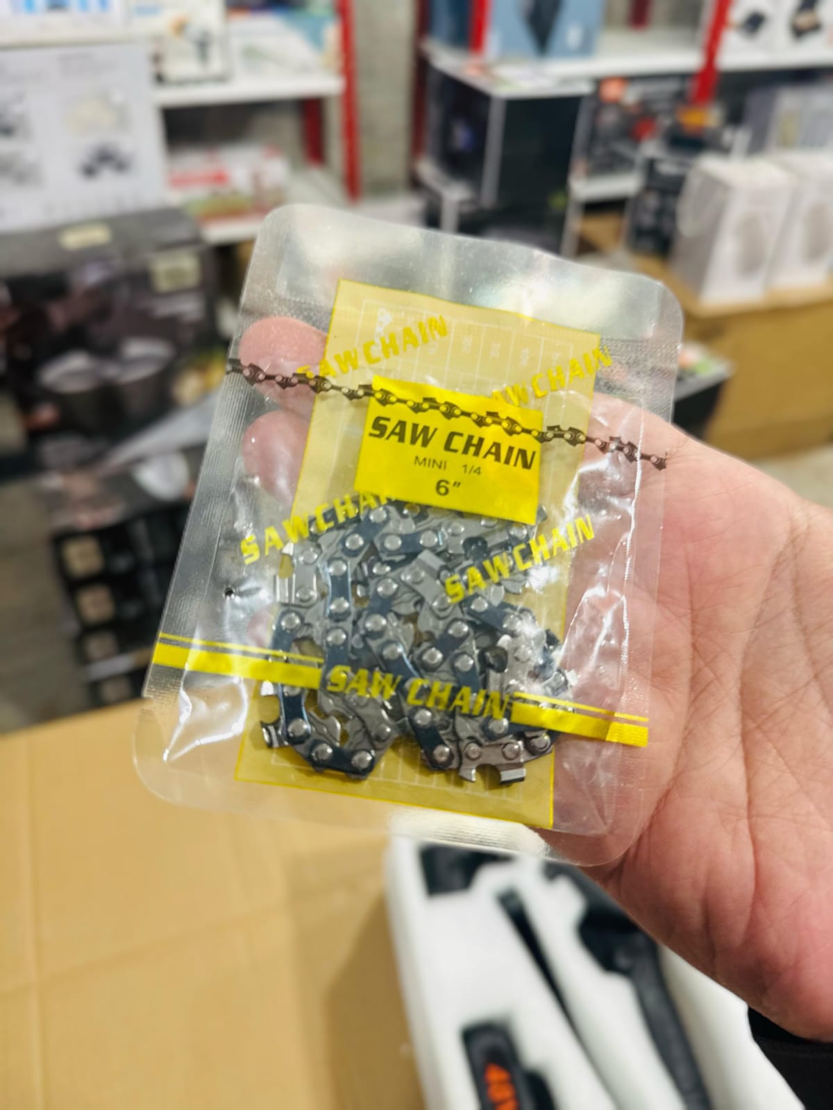 Mini motosierra eléctrica de mano recargable